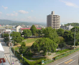 高知市高須北の丸公園を望むサーパス高須�U